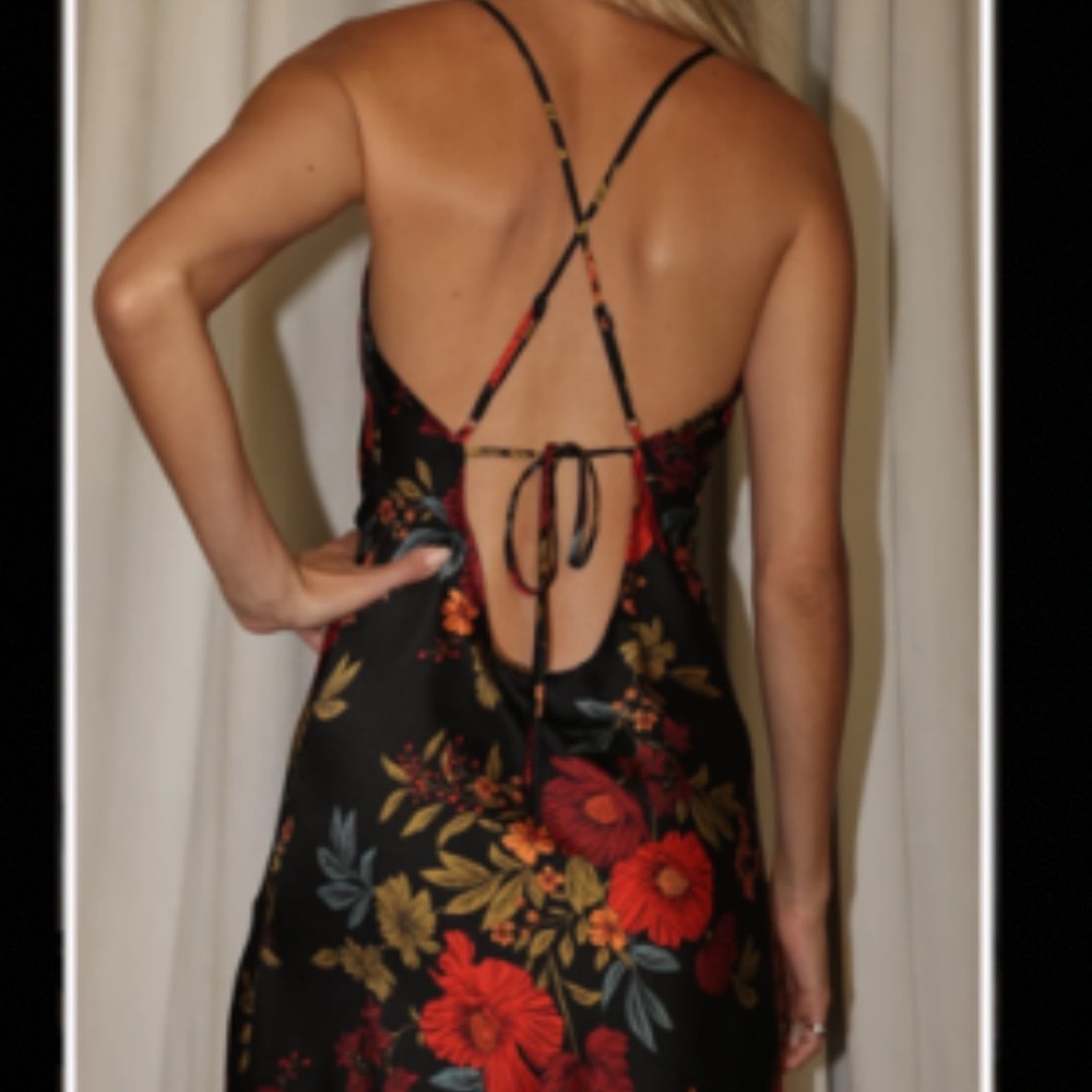 BLACK FLORAL MAXI DRESS